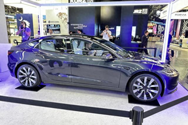 慕尼黑车展：约合人民币33.6万元起，新款特斯拉Model 3海外亮相