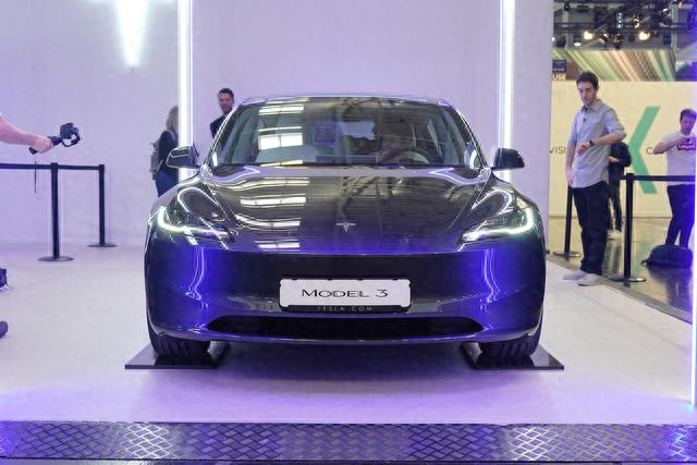 慕尼黑车展：约合人民币33.6万元起，新款特斯拉Model 3海外亮相