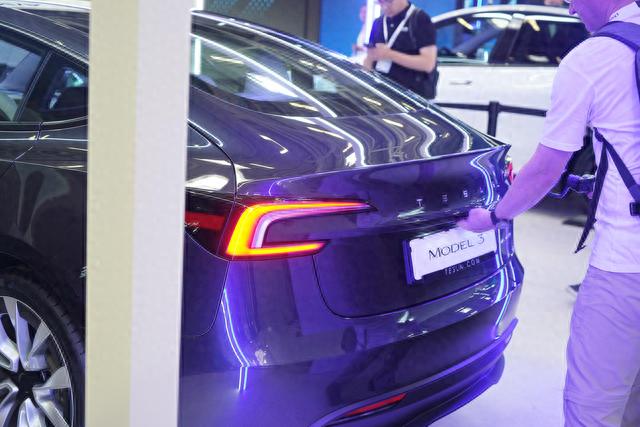 慕尼黑车展：约合人民币33.6万元起，新款特斯拉Model 3海外亮相