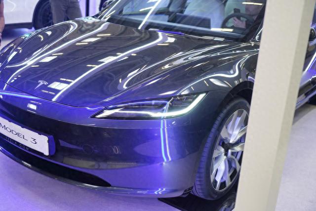 慕尼黑车展：约合人民币33.6万元起，新款特斯拉Model 3海外亮相