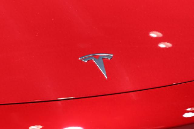 新款特斯拉Model 3上市，更舒适、更好看，为何我却建议你等一等？