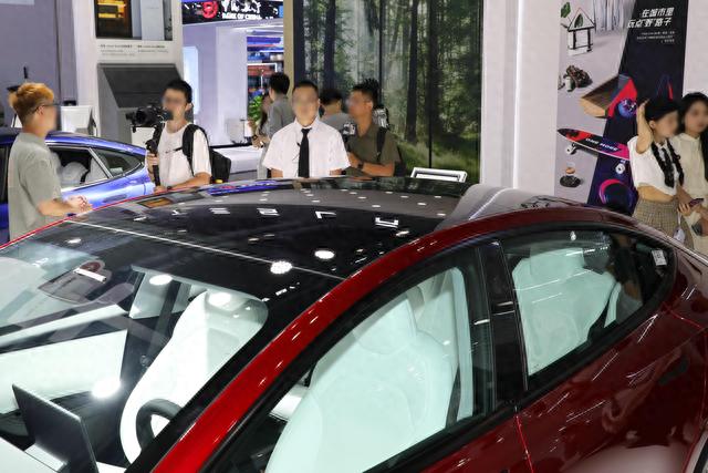 新款特斯拉Model 3上市，更舒适、更好看，为何我却建议你等一等？