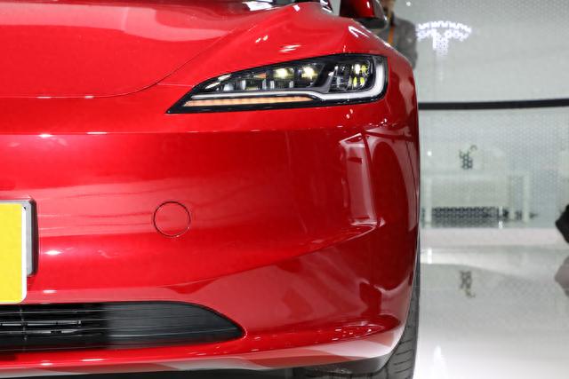 内饰焕新，移除全部雷达，动力缩水还提价!新款Model 3有何底气？
