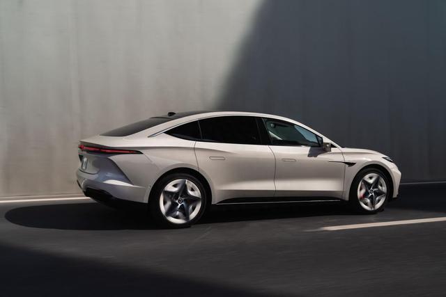 优惠更大，品质更高，飞凡F7比新Model 3更值得选
