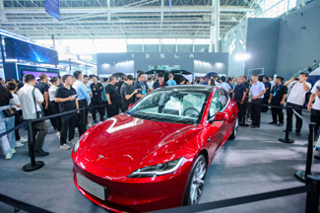 聚焦2023中国国际数字经济博览会④丨特斯拉：携Model 3焕新版、TeslaBot人形机器人等亮相