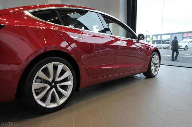 2023款特斯拉Model 3亮相：价格上涨、外观锐利、续航里程提升