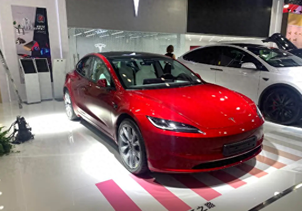 全新Model 3上市，售价上调，取消换挡杆和转向杆，还值得入手吗？