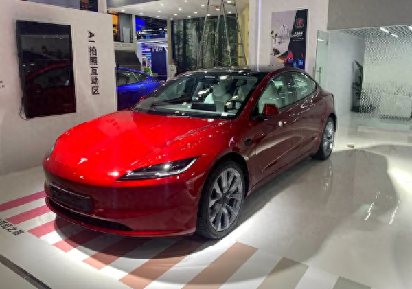 全新Model 3上市，售价上调，取消换挡杆和转向杆，还值得入手吗？