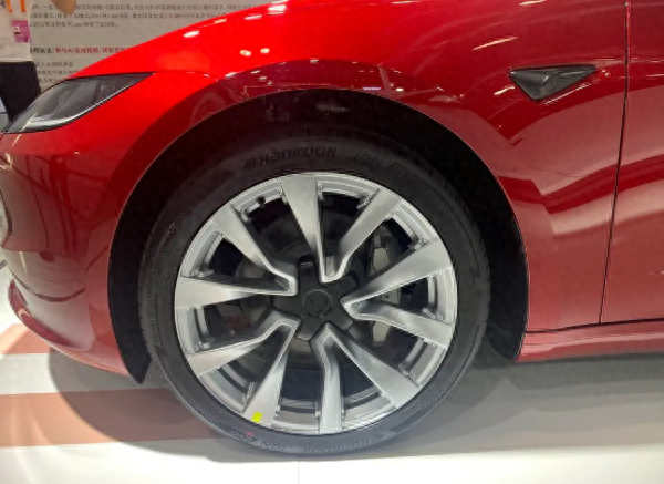 全新Model 3上市，售价上调，取消换挡杆和转向杆，还值得入手吗？