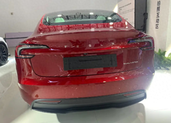 全新Model 3上市，售价上调，取消换挡杆和转向杆，还值得入手吗？
