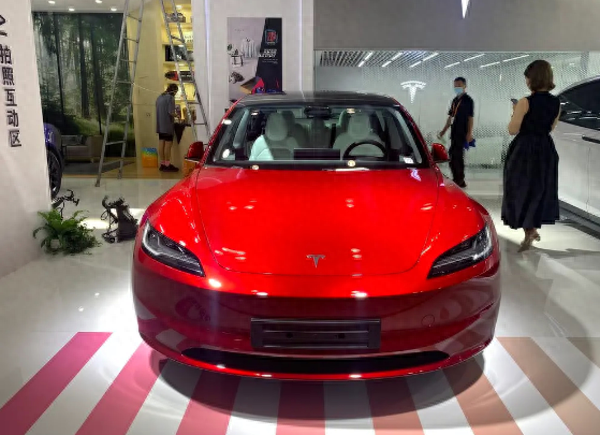 全新Model 3上市，售价上调，取消换挡杆和转向杆，还值得入手吗？
