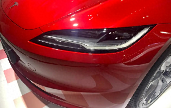 全新Model 3上市，售价上调，取消换挡杆和转向杆，还值得入手吗？