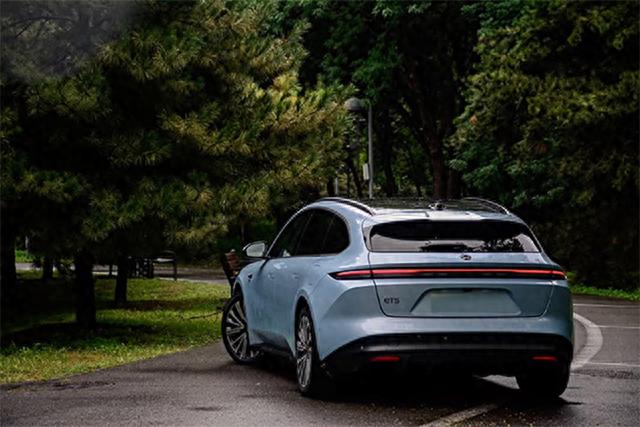 30万买个家庭用车，蔚来ET5T和特斯拉Model Y该买谁？