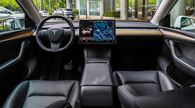 30万买个家庭用车，蔚来ET5T和特斯拉Model Y该买谁？