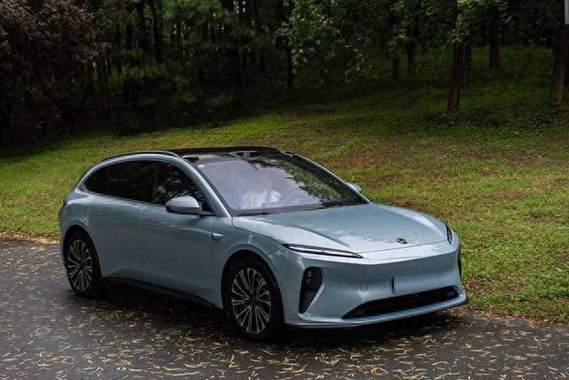 30万买个家庭用车，蔚来ET5T和特斯拉Model Y该买谁？
