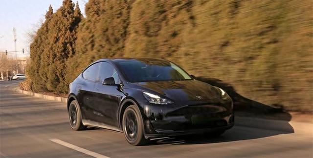 30万买个家庭用车，蔚来ET5T和特斯拉Model Y该买谁？
