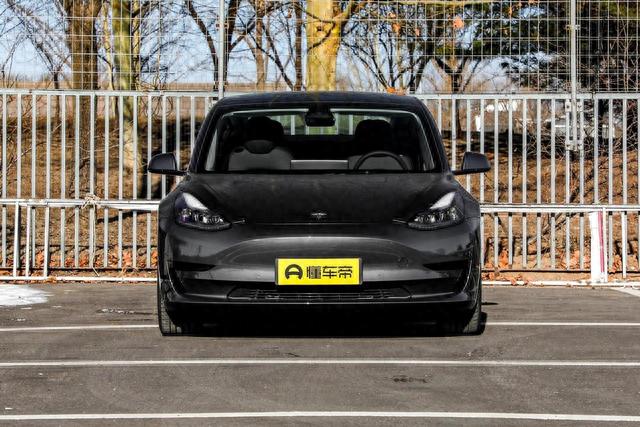 想买纯电B级车，丰田bZ3和新款Model 3，到底谁更适合家用？