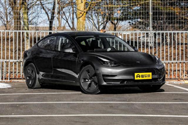 想买纯电B级车，丰田bZ3和新款Model 3，到底谁更适合家用？
