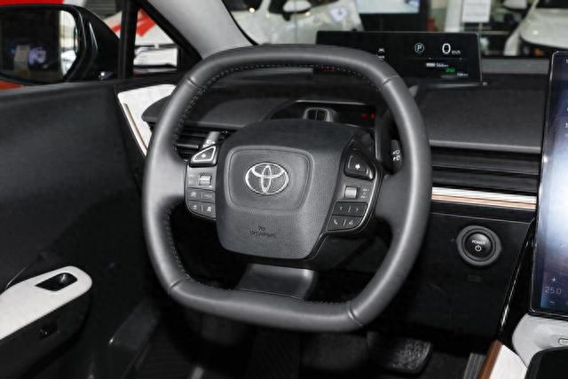 想买纯电B级车，丰田bZ3和新款Model 3，到底谁更适合家用？