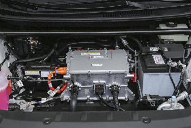 想买纯电B级车，丰田bZ3和新款Model 3，到底谁更适合家用？