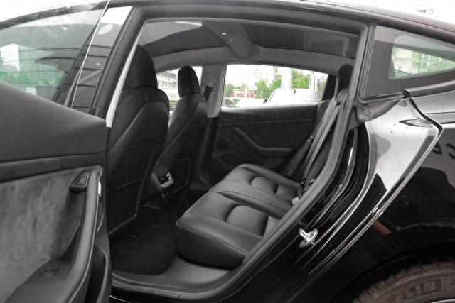 想买纯电B级车，丰田bZ3和新款Model 3，到底谁更适合家用？