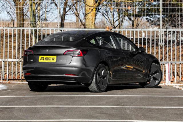 想买纯电B级车，丰田bZ3和新款Model 3，到底谁更适合家用？