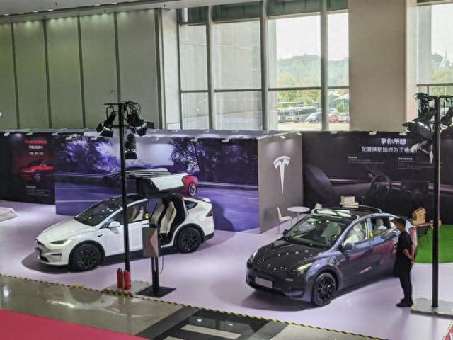 特斯拉青岛：焕新版Model 3开售 重庆南路新店启用