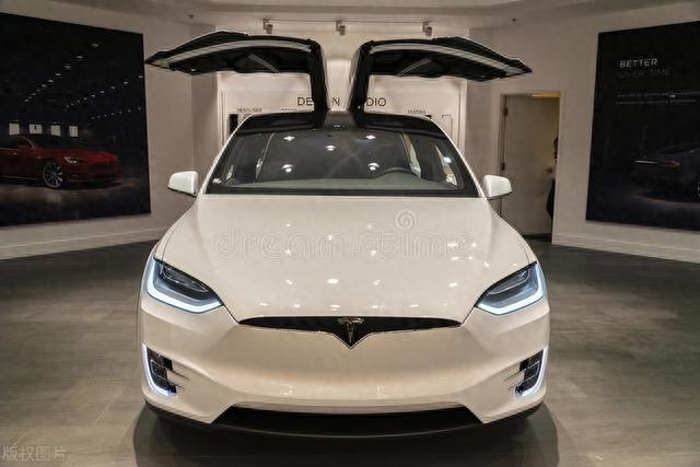 豪华电动车受关注：特斯拉Model 3提车试驾解析