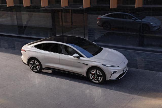 30万级纯电车，新款Model 3和飞凡F7，谁是最优选？