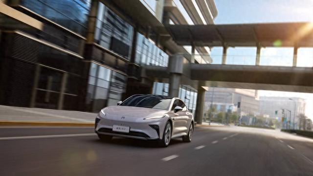30万级纯电车，新款Model 3和飞凡F7，谁是最优选？