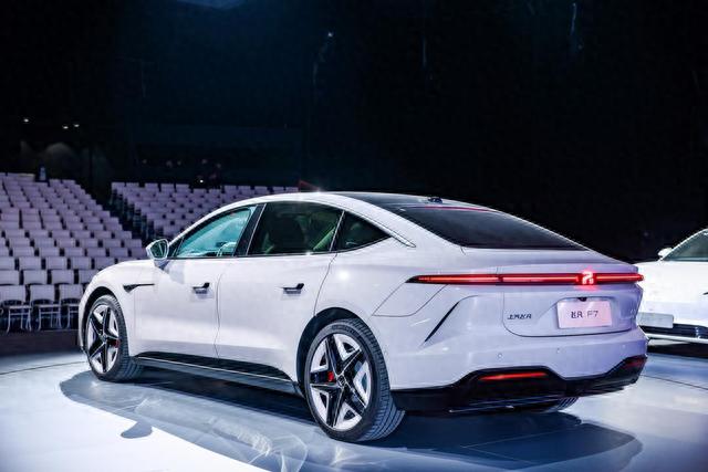 30万级纯电车，新款Model 3和飞凡F7，谁是最优选？