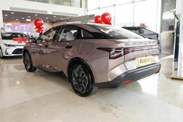 都是中型车，一汽丰田bZ3和特斯拉Model 3，差距能有多大？