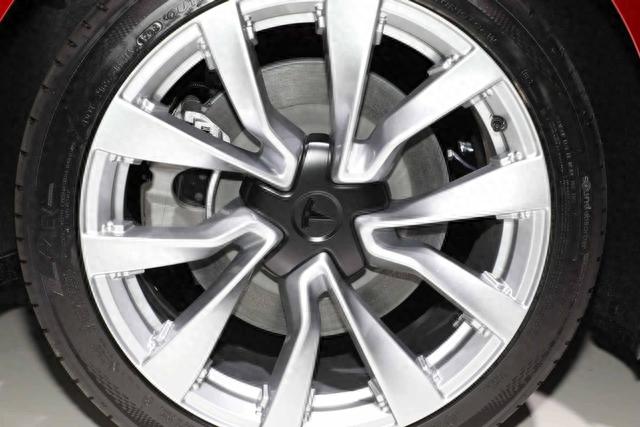 都是中型车，一汽丰田bZ3和特斯拉Model 3，差距能有多大？