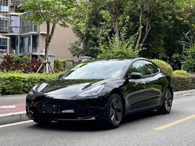 开完特斯拉Model 3，再开比亚迪汉千山翠，净整些花里胡哨的！