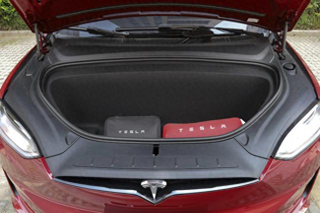 解读特斯拉Model X，3.9秒破百，纯电续航700KM，售价73.89万