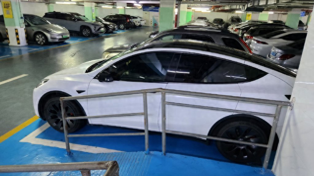 特斯拉新Model Y：内饰革新，车身升级，首次七座版震撼登场！