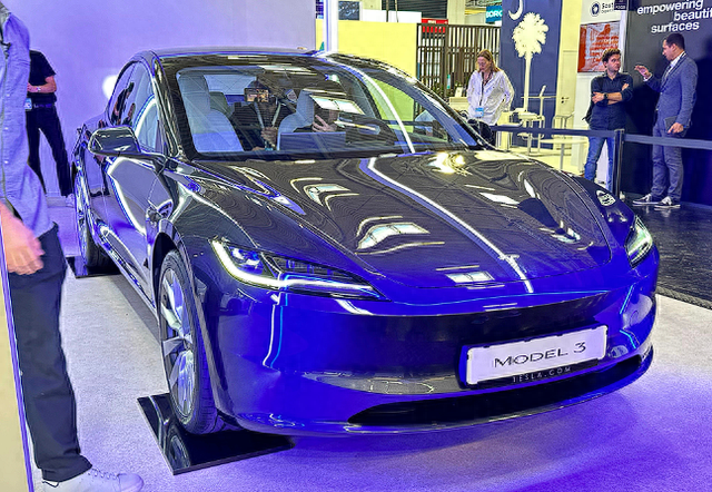 特斯拉新款Model 3香港开启预订，价格调整引发行业热议