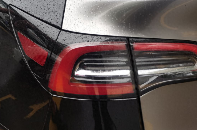 潮流时尚，还得是特斯拉Model Y