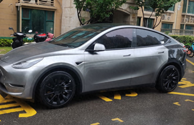 潮流时尚，还得是特斯拉Model Y