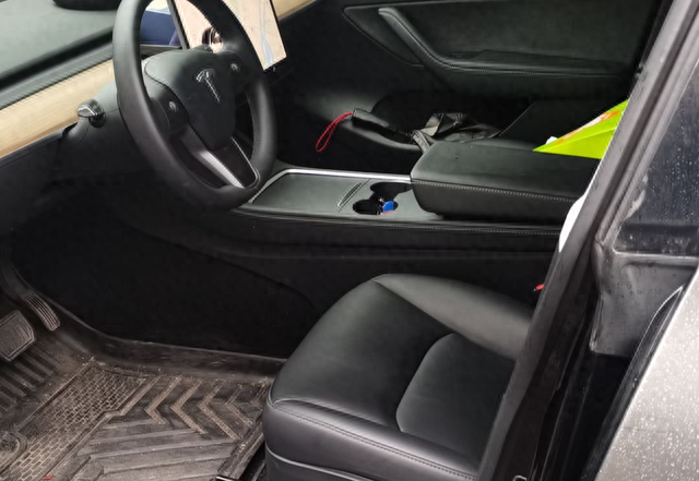 潮流时尚，还得是特斯拉Model Y