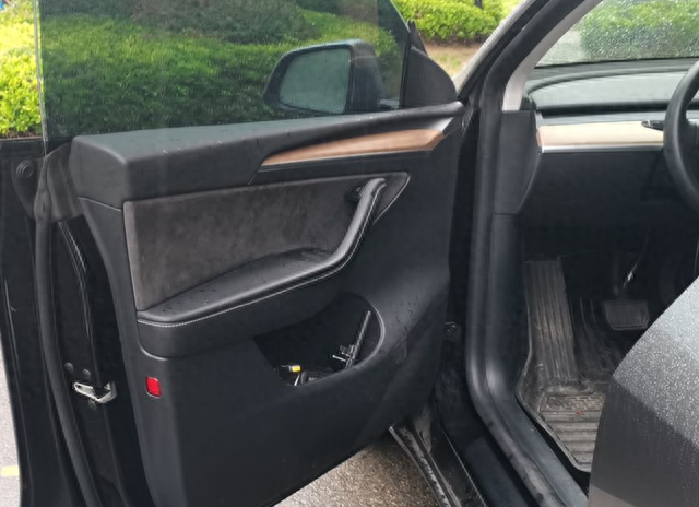 潮流时尚，还得是特斯拉Model Y