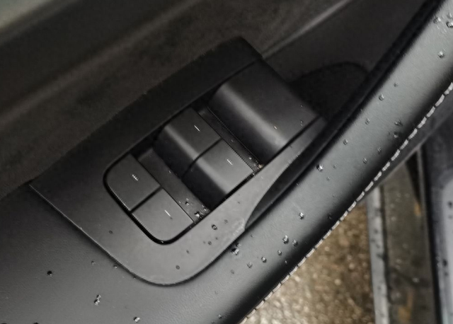 潮流时尚，还得是特斯拉Model Y