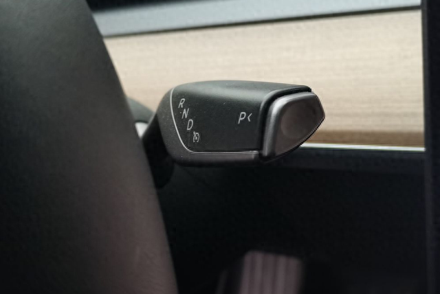 潮流时尚，还得是特斯拉Model Y