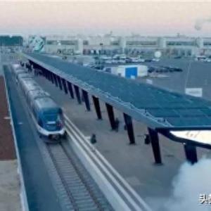 为了方便员工通勤，特斯拉造了一条轻轨，国内的打工人酸不酸？ ...