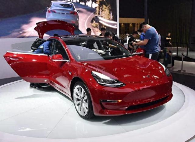 飞凡F7超40项参数领先，再至高优惠3.2万，新款Model 3优势在哪？