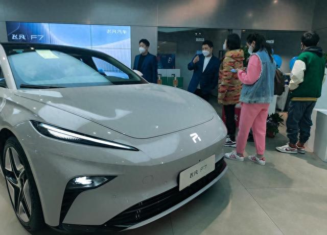 飞凡F7超40项参数领先，再至高优惠3.2万，新款Model 3优势在哪？