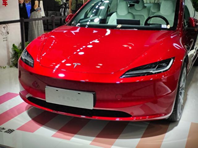 抢先实拍新款Model 3：没有雷达，没有换挡杆！你能接受吗？