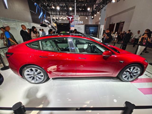 抢先实拍新款Model 3：没有雷达，没有换挡杆！你能接受吗？