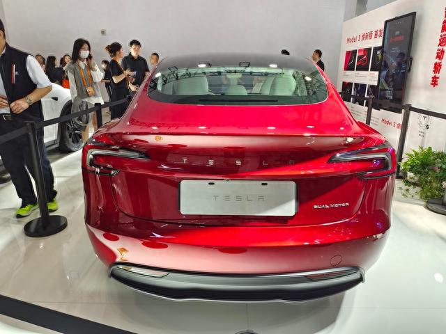 抢先实拍新款Model 3：没有雷达，没有换挡杆！你能接受吗？