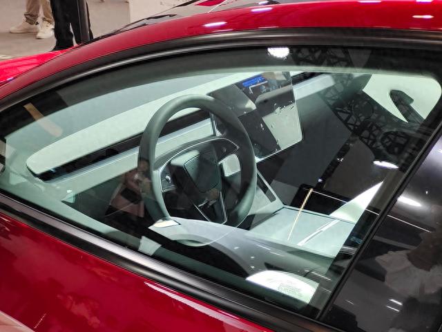 抢先实拍新款Model 3：没有雷达，没有换挡杆！你能接受吗？